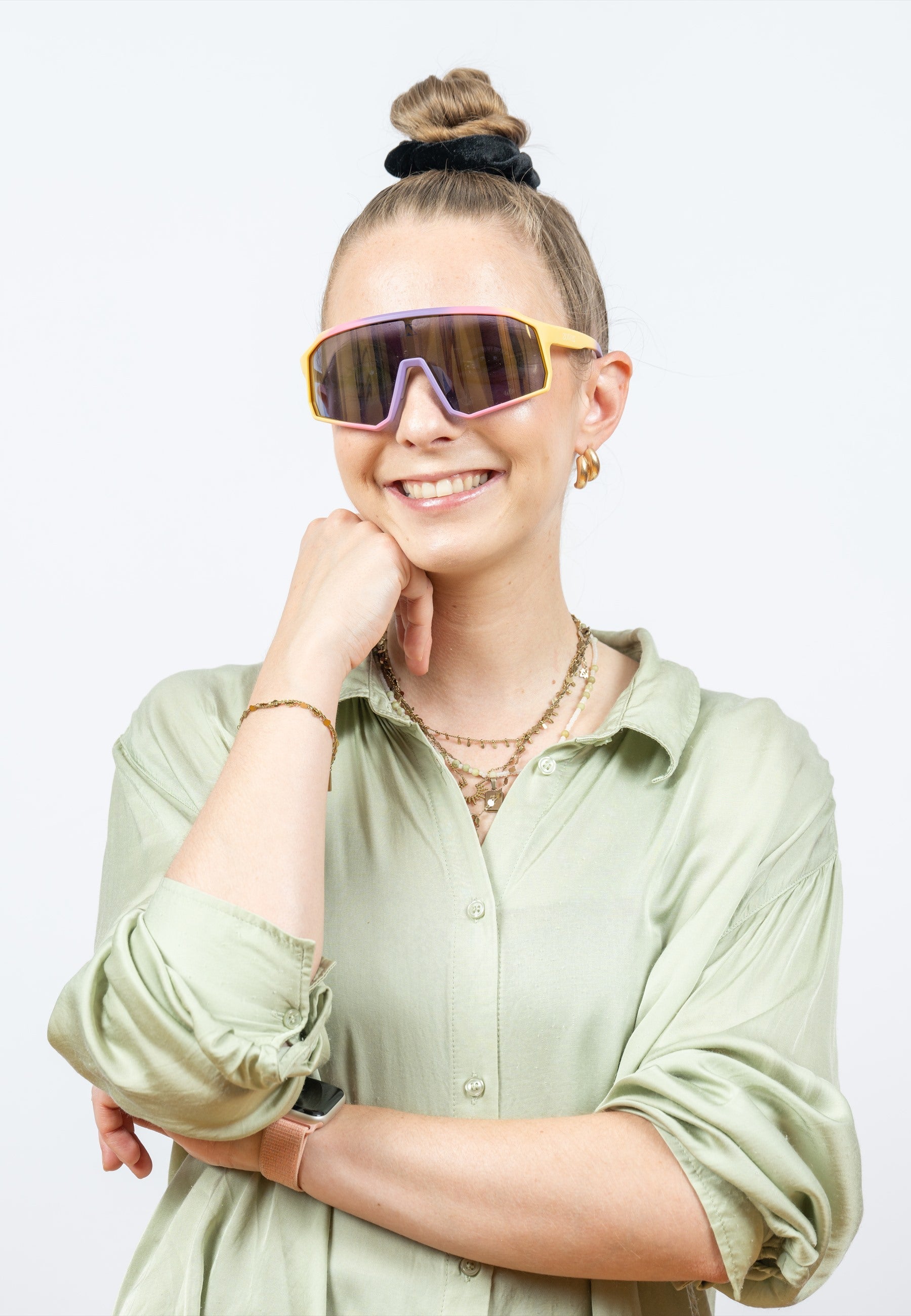 Tanja Rupp trägt die ZOVOZ Tanja Rupp Edition Sonnenbrille